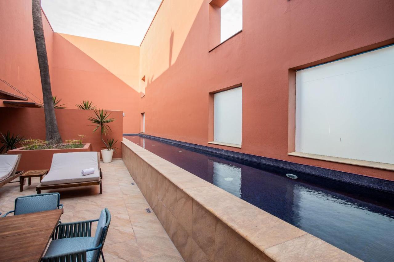 Hotel Camino Real Monterrey San Pedro Garza Garcia Esterno foto A private pool at the hotel