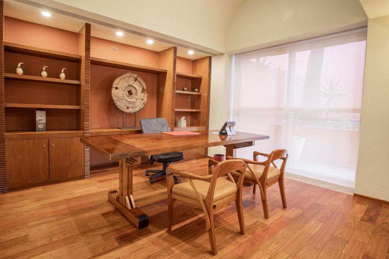 Hotel Camino Real Monterrey San Pedro Garza Garcia Esterno foto A private office at the library