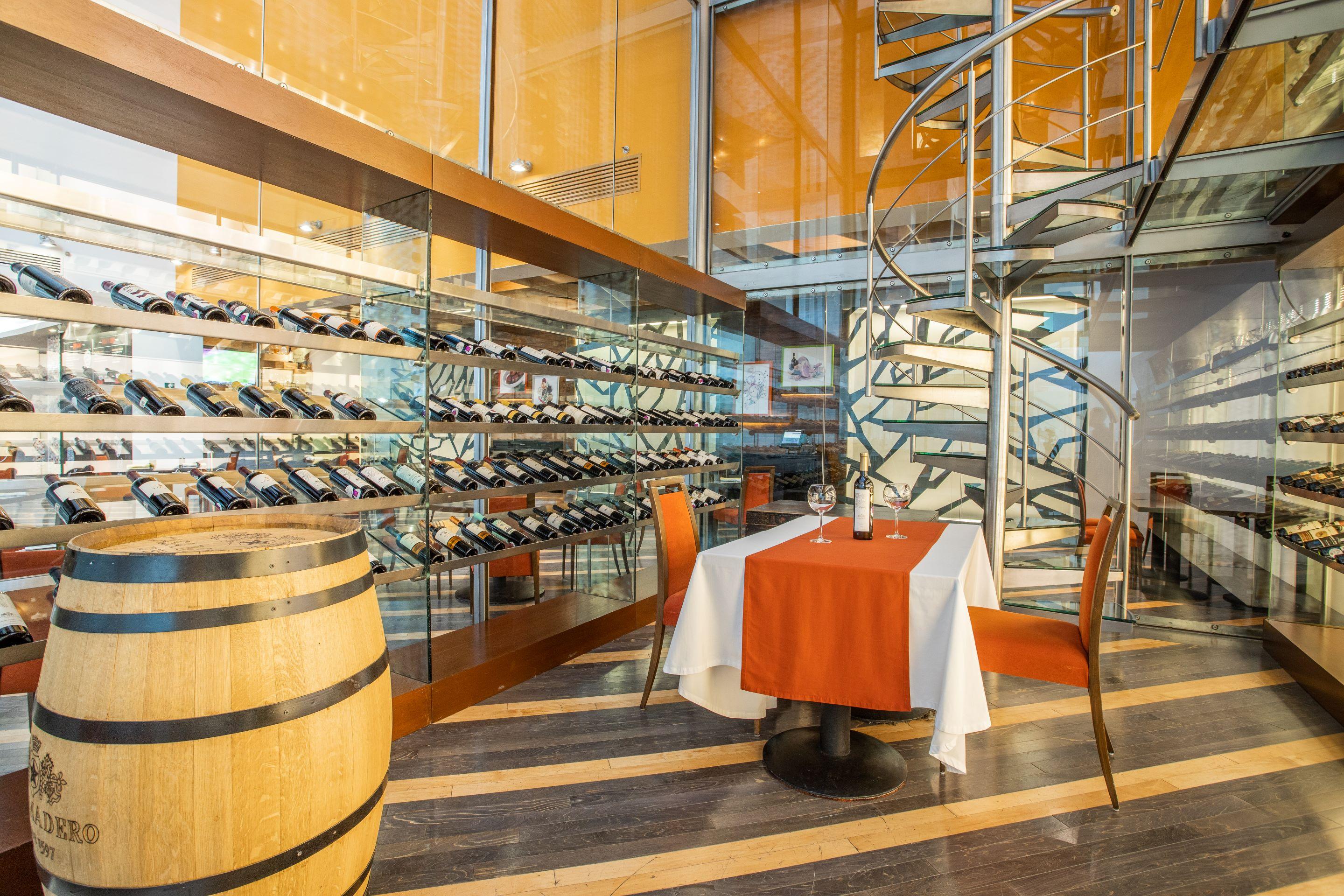 Hotel Camino Real Monterrey San Pedro Garza Garcia Esterno foto Wine bar in Vienna