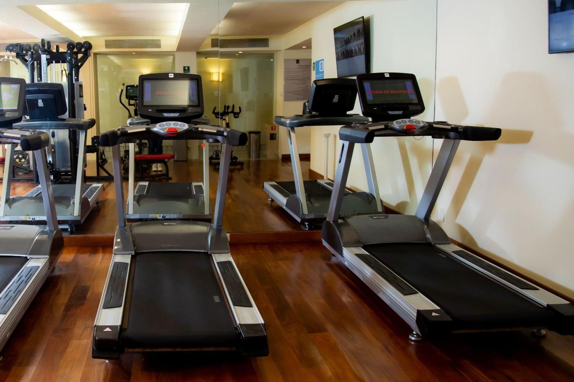Hotel Camino Real Monterrey San Pedro Garza Garcia Esterno foto Treadmills
