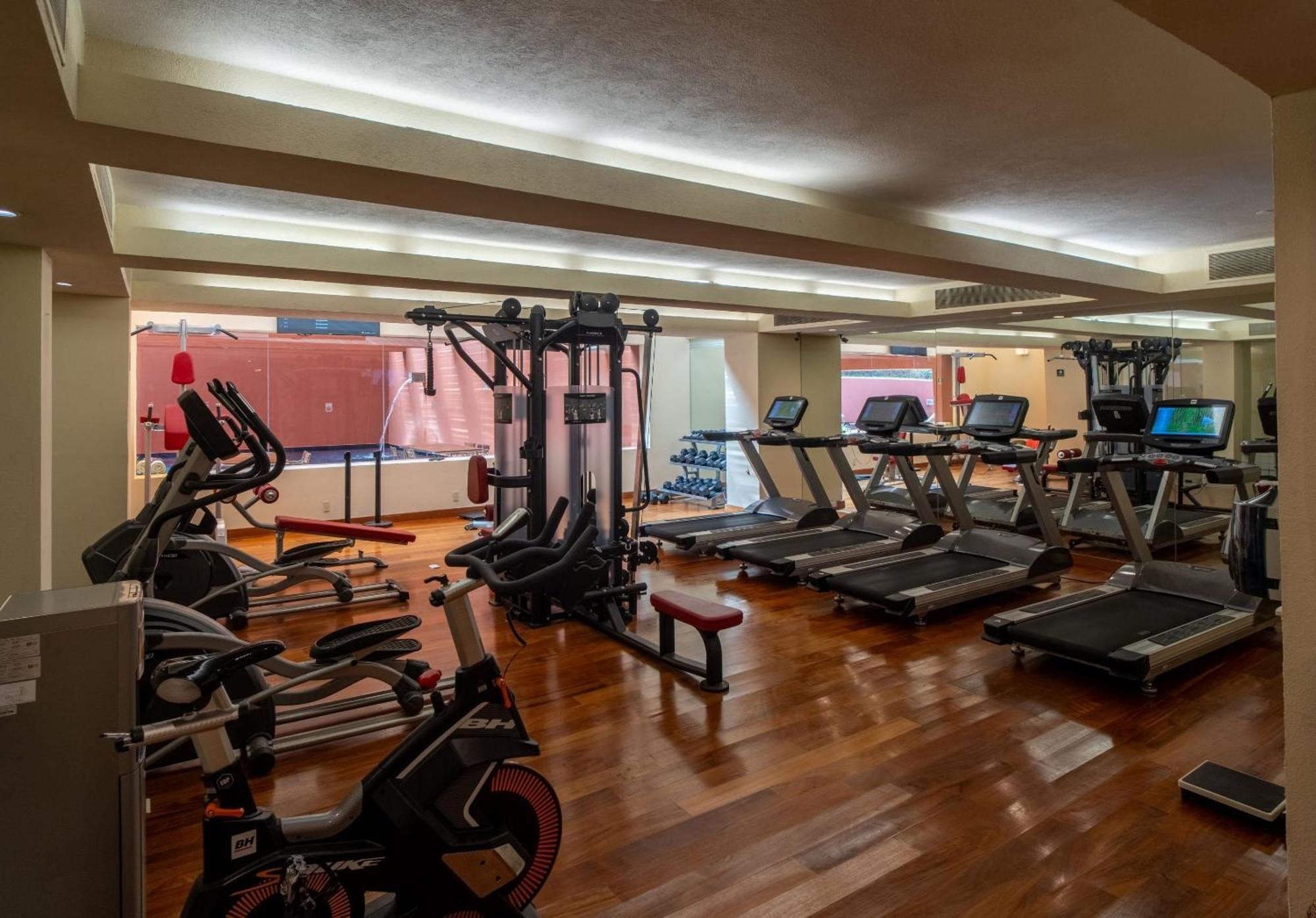 Hotel Camino Real Monterrey San Pedro Garza Garcia Esterno foto The gym at the hotel