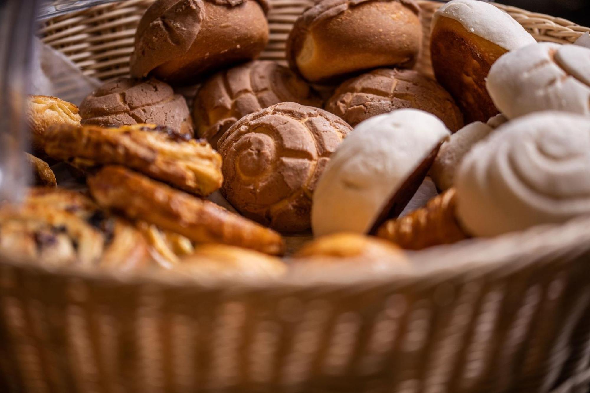 Hotel Camino Real Monterrey San Pedro Garza Garcia Esterno foto A selection of Italian pastries